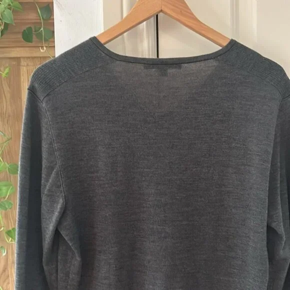 JOHN VARVATOS S 100% wool light weight v neck sweater - Picture 11 of 11